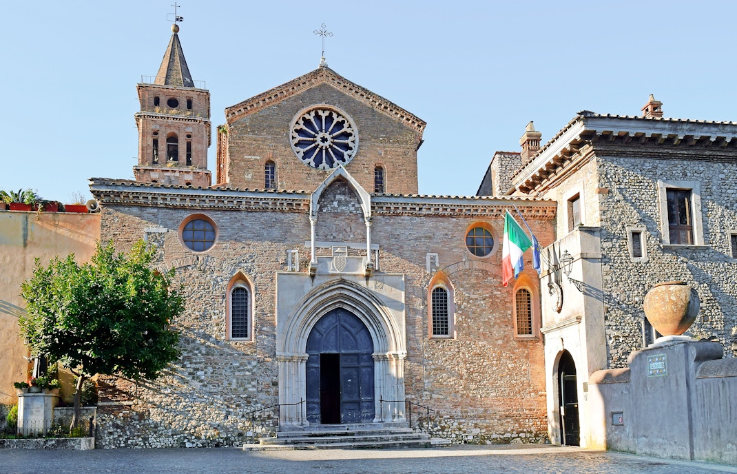 entrance to villa d'este