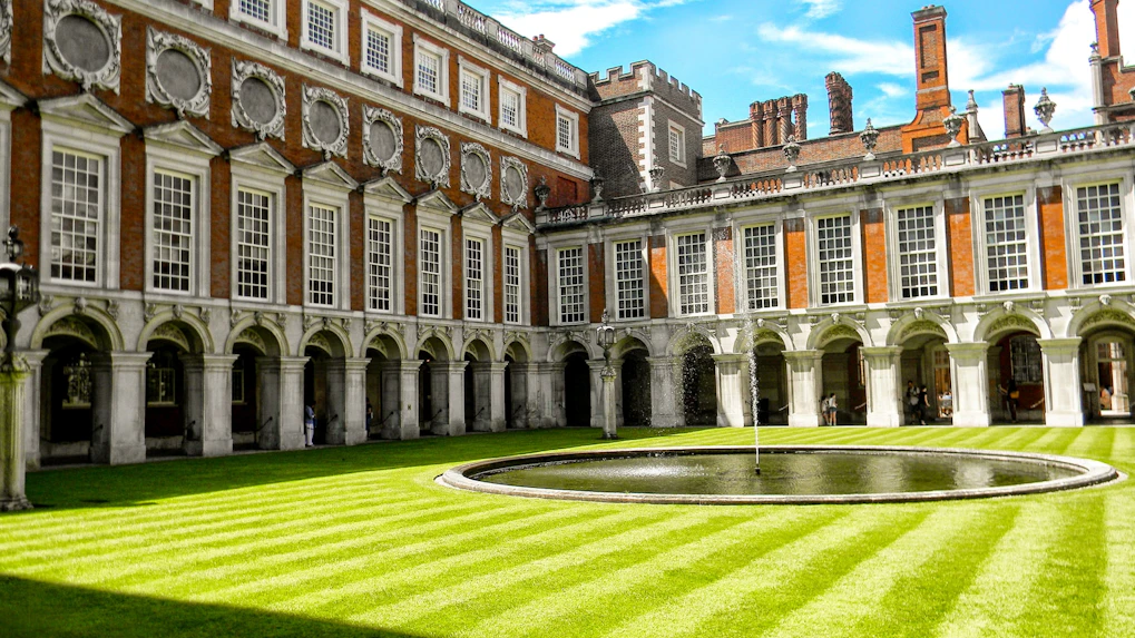 Visit Hampton Court