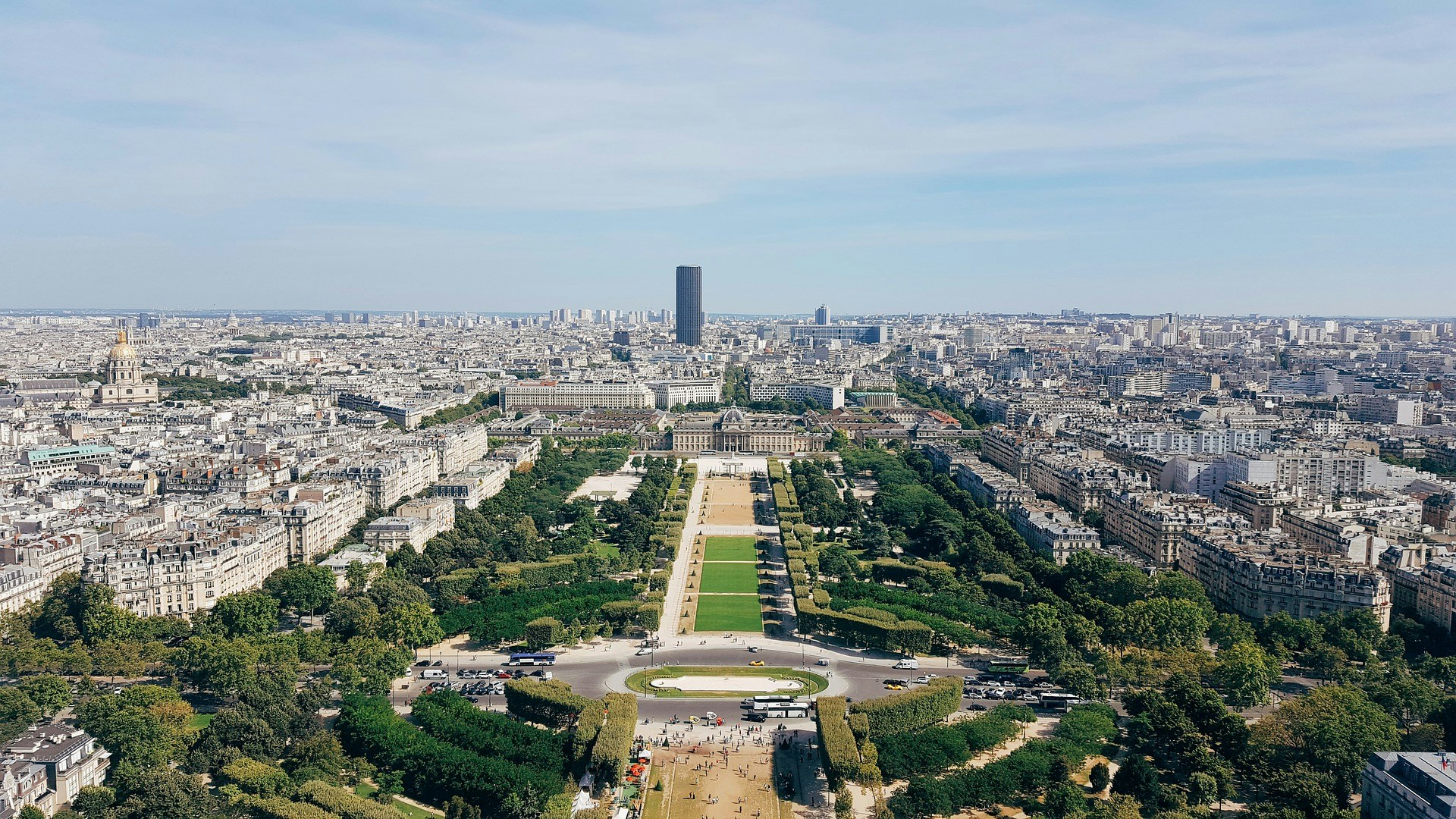 Eiffel Tower view from Champs de Mars, Paris, highlighting free activities.