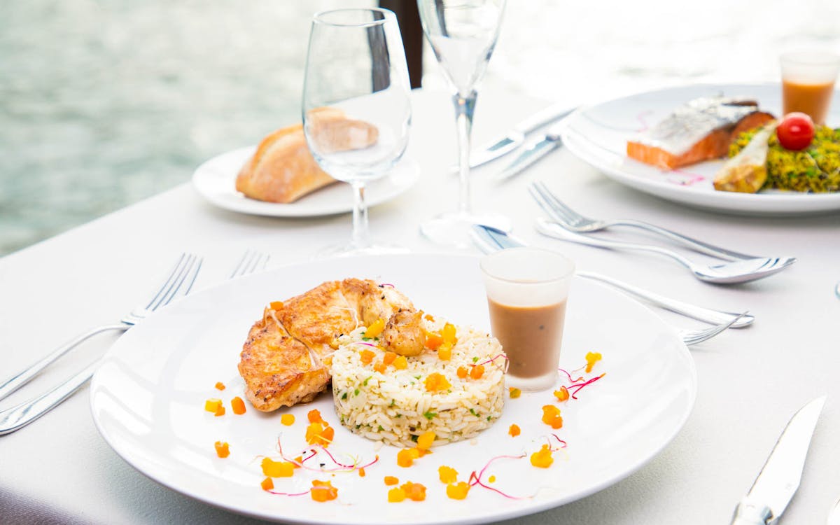 bateaux mouches: new year's eve dinner cruise and party-5 bateaux mouches: new year's eve dinner cruise and party-5