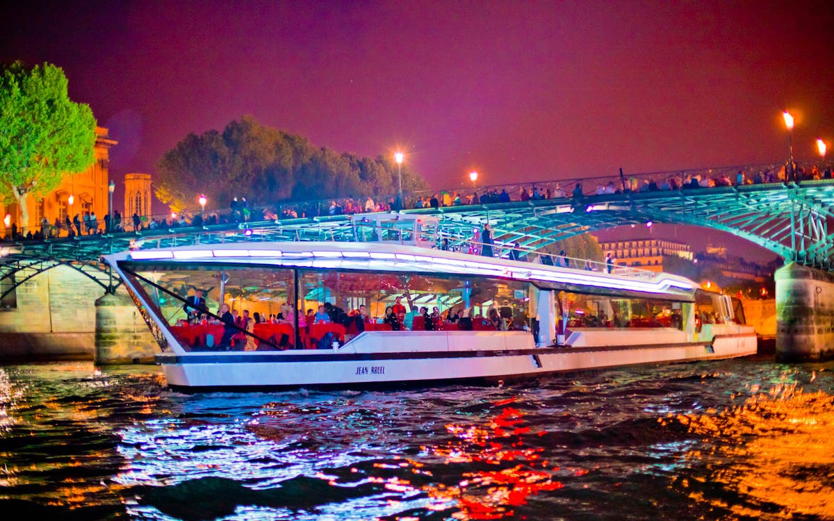 bateaux parisien: christmas seine lunch cruise-8 bateaux parisien: christmas seine lunch cruise-8