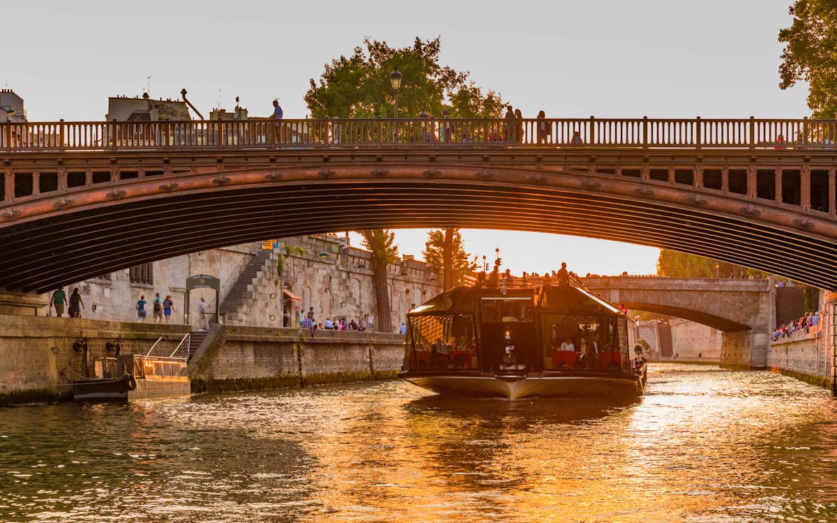 bateaux parisien: christmas seine lunch cruise-10 bateaux parisien: christmas seine lunch cruise-10