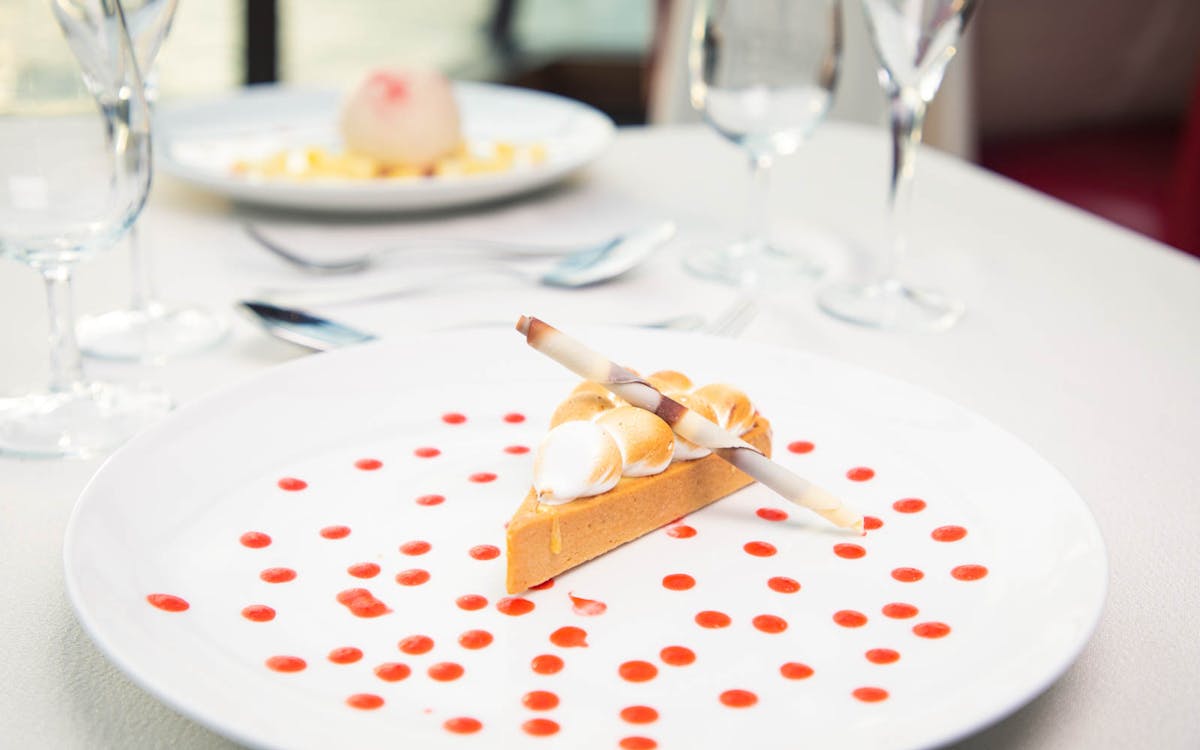 bateaux parisien: christmas seine lunch cruise-4 bateaux parisien: christmas seine lunch cruise-4
