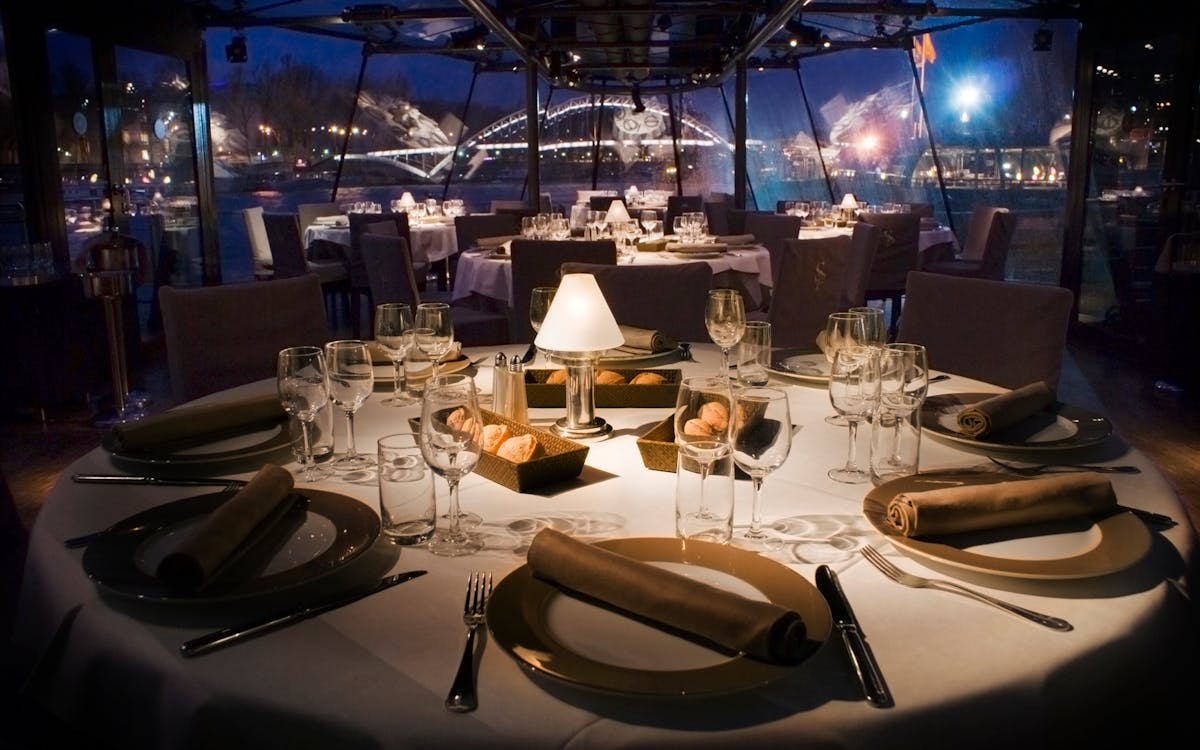 bateaux parisiens: new year’s eve dinner cruise-3 bateaux parisiens: new year’s eve dinner cruise-3