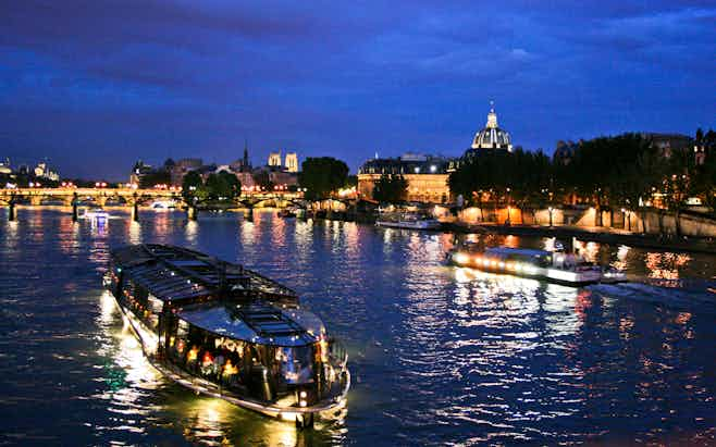 Paris 5 Day Itinerary-Seine River Cruise 