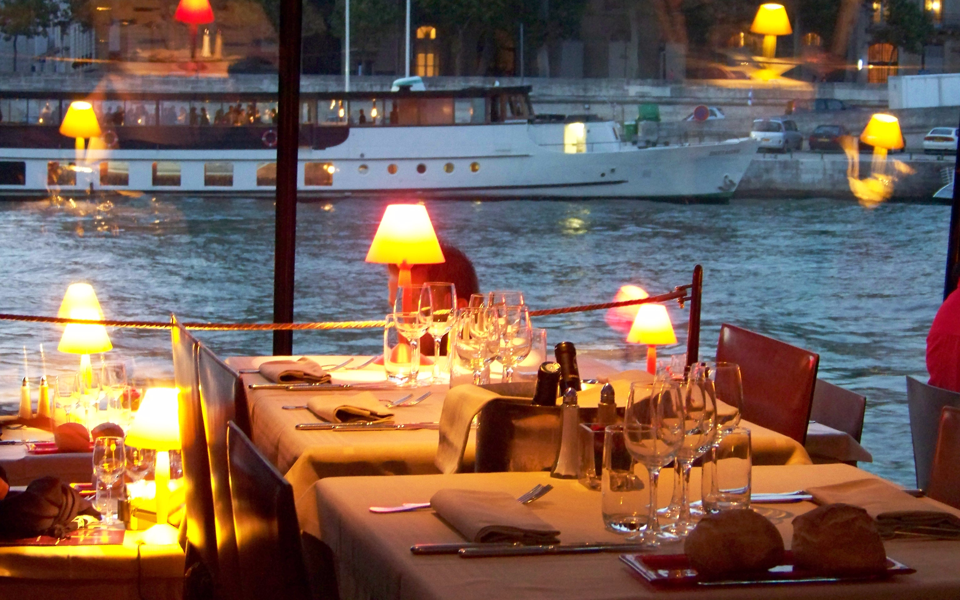 Find The Best Paris Dinner Cruises - Information, Tips, Tickets & More