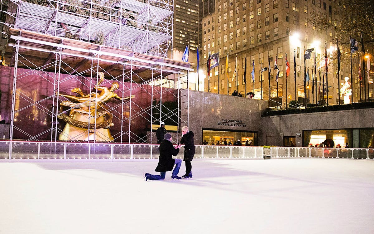 propose at the rink at rockefeller center-3 propose at the rink at rockefeller center-3
