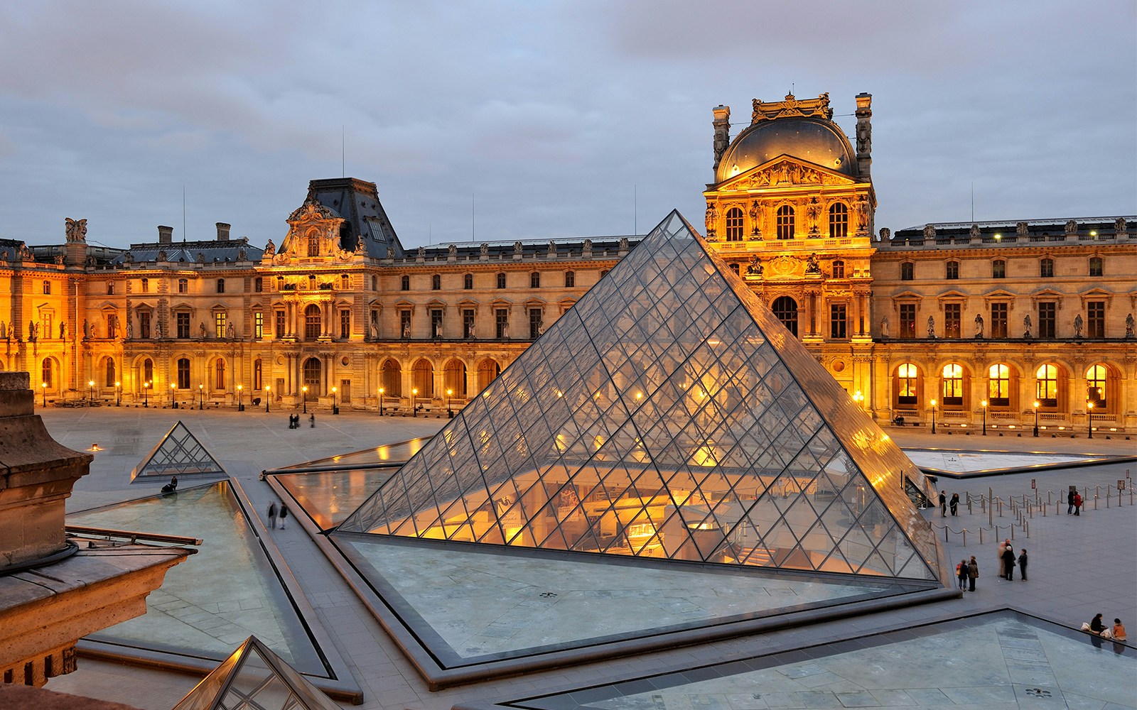 Seine River Cruise - The Enchanting Louvre Museum