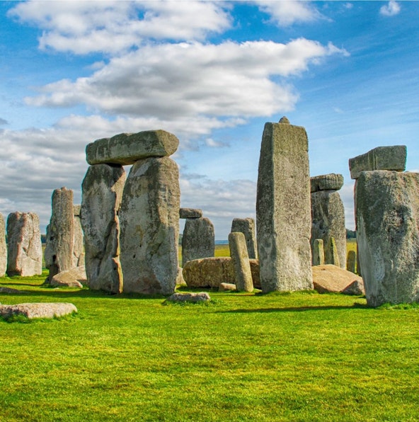 Beyond the mystery: Choosing the right Stonehenge tour experience