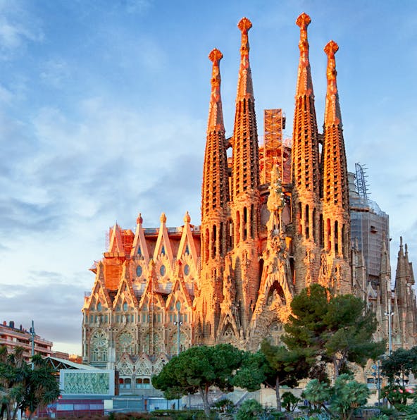 Gaudi tour in Barcelona | 12 wonders of Gaudi you cannot miss!