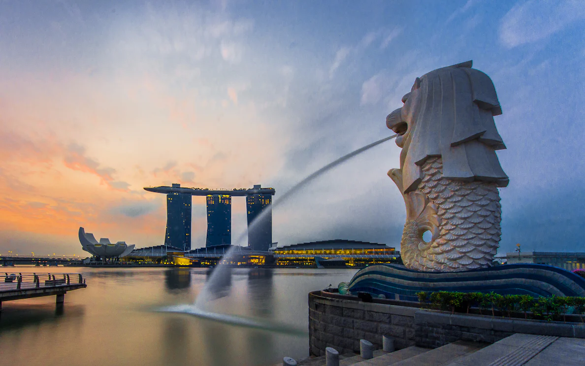 Merlion statue with Marina Bay Sands in the background during Singapore city tour.