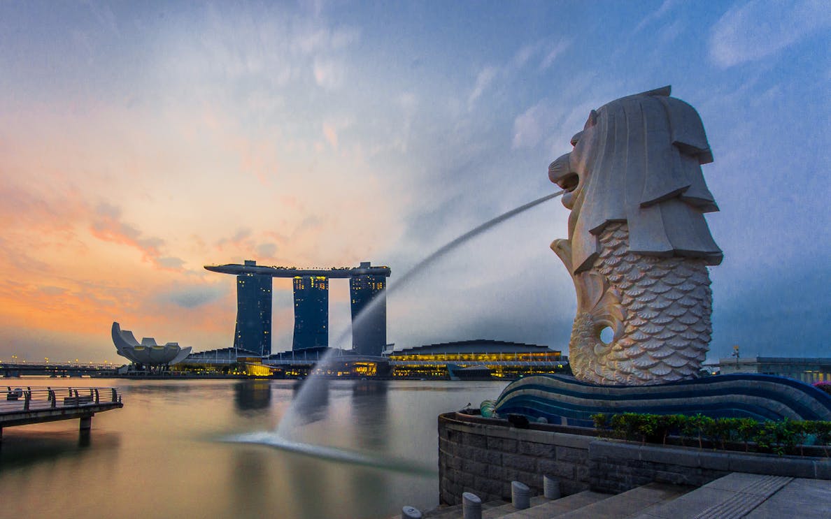 Merlion statue with Marina Bay Sands in the background during Singapore city tour.