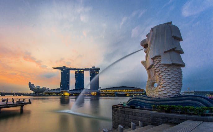 Merlion statue with Marina Bay Sands in the background during Singapore city tour.