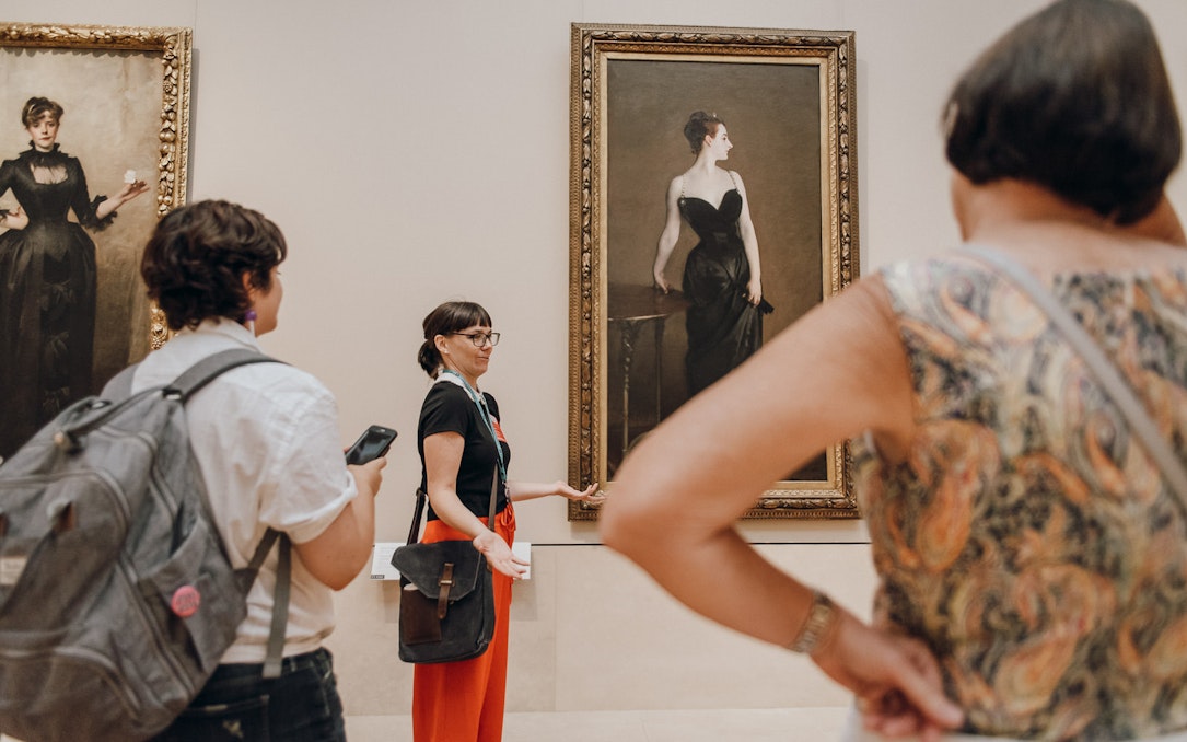 Tour guide discussing paintings at the Metropolitan Museum of Art.
