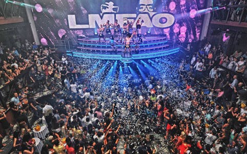 Crowded dance floor at Coco Bongo Nightclub in Cancun with live performance.