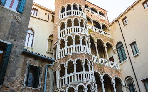 Venice Walking Tour & Grand Canal Gondola Ride