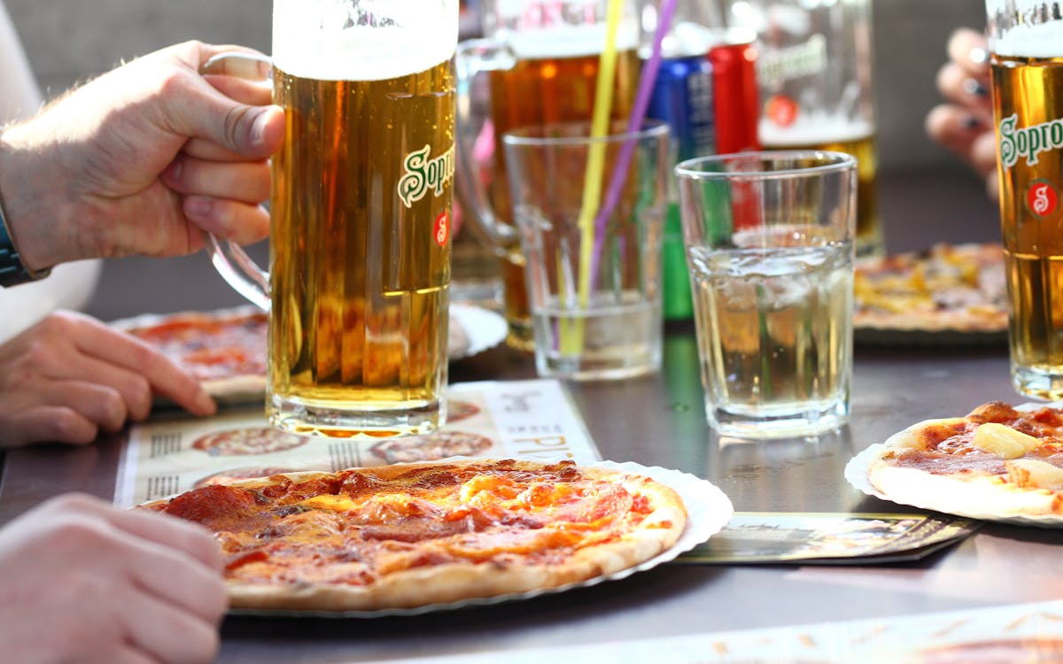 crucero de 70 minutos por el danubio con pizza y cerveza ilimitada-3 crucero de 70 minutos por el danubio con pizza y cerveza ilimitada-3