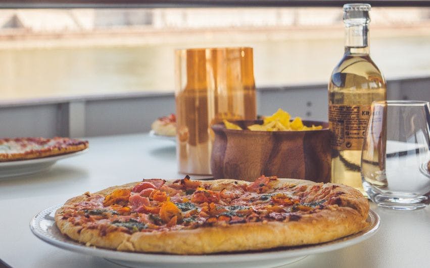 crucero de 70 minutos por el danubio con pizza y cerveza ilimitada-4 crucero de 70 minutos por el danubio con pizza y cerveza ilimitada-4