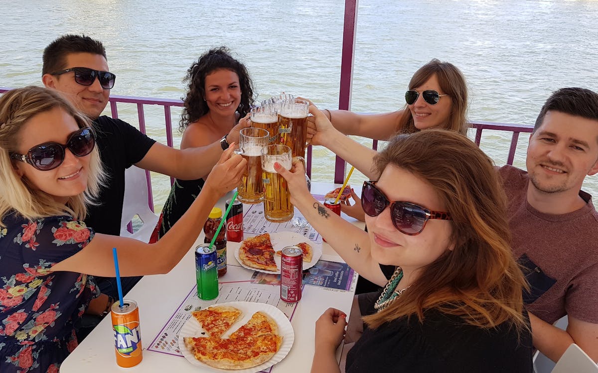 crucero de 70 minutos por el danubio con pizza y cerveza ilimitada-2 crucero de 70 minutos por el danubio con pizza y cerveza ilimitada-2