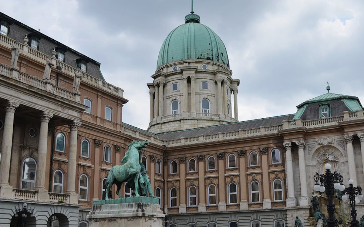 2-hour buda guided tour-0 2-hour buda guided tour-0