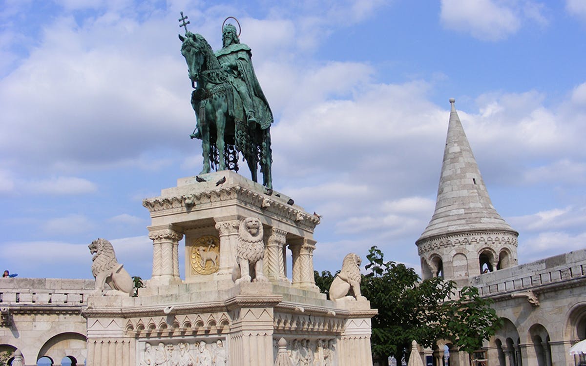 guided walking tour of buda-4 guided walking tour of buda-4