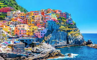 Colorful cliffside village of Manarola in Cinque Terre, overlooking the sea.