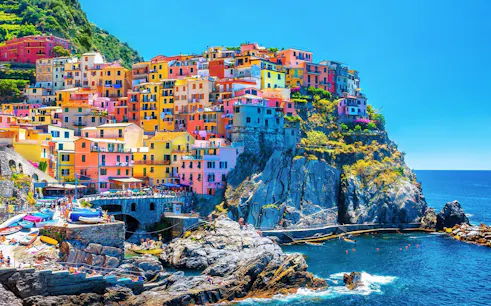 Colorful cliffside village of Manarola in Cinque Terre, overlooking the sea.
