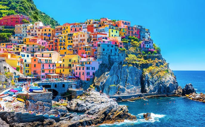 Colorful cliffside village of Manarola in Cinque Terre, overlooking the sea.