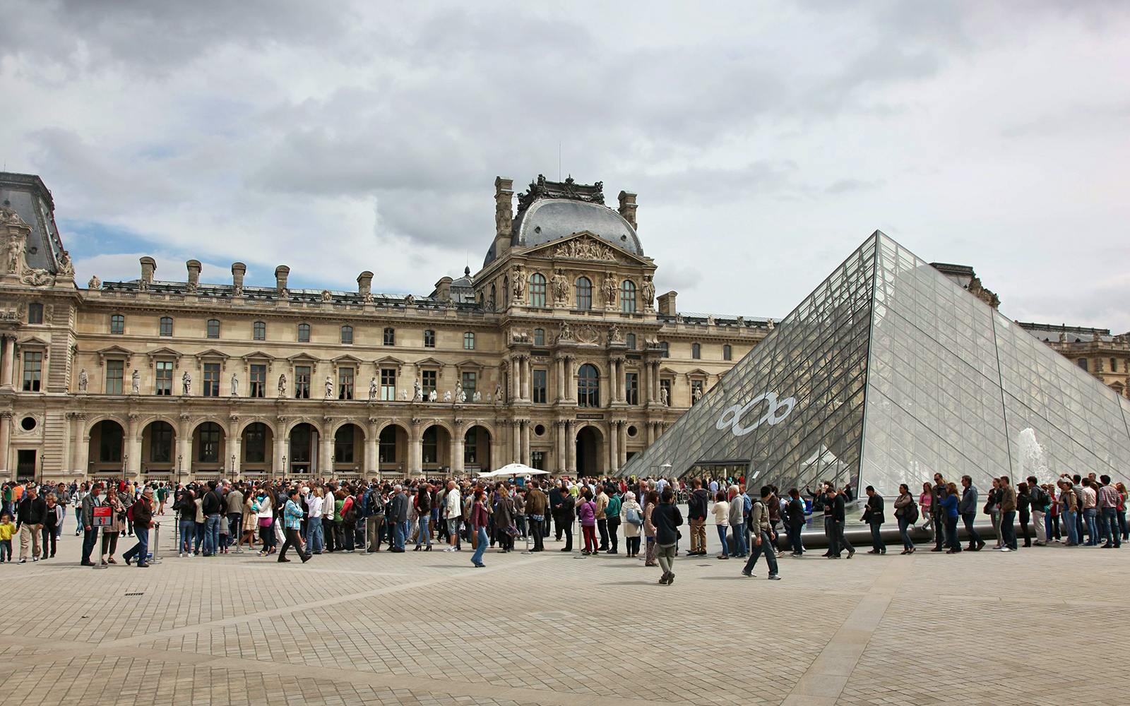 6 Tried & Tested Ways To Skip The Lines at Louvre Museum