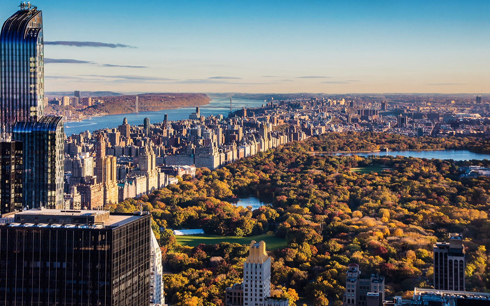Aerial view of Central Park and Manhattan skyline in New York City.