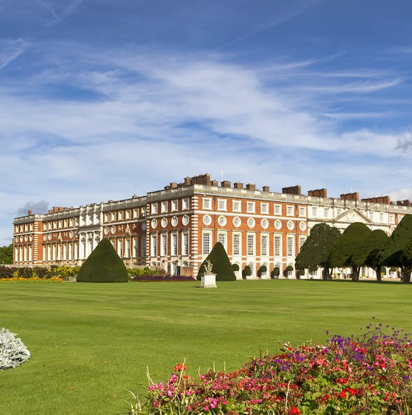 Explore London like a true traveler with the London Explorer Pass