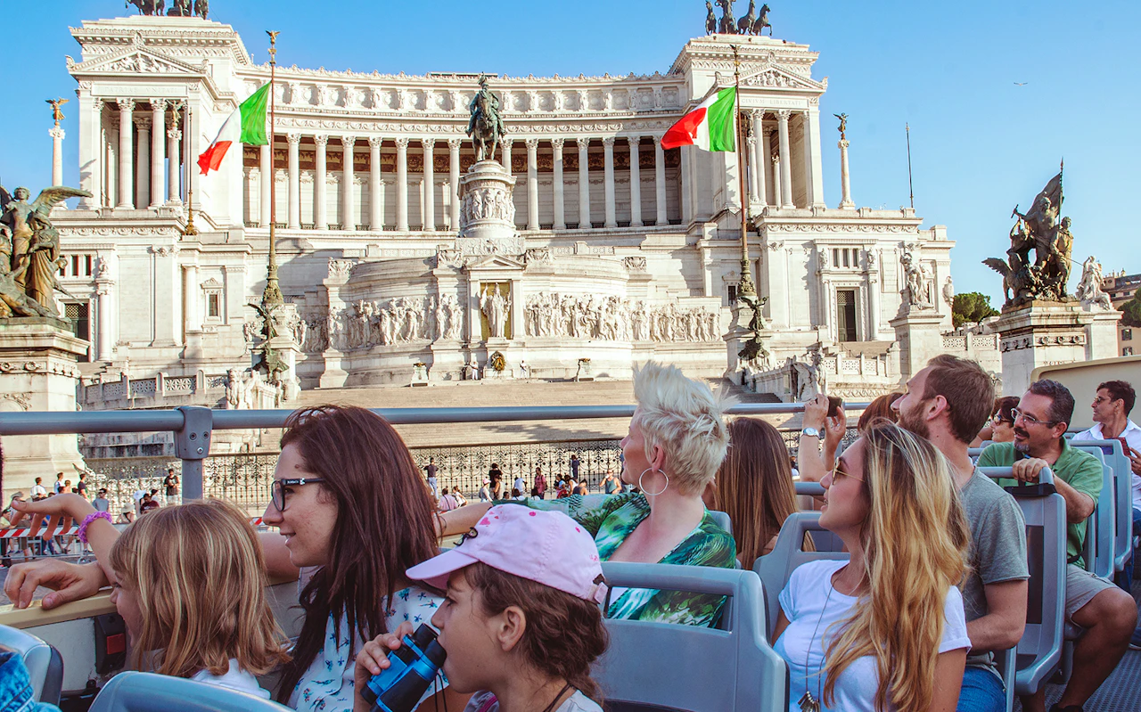 Combo : Visite en bus Hop-On Hop-Off de Rome + Billets pour le Colisée, le Palatin et le Forum romain — 8