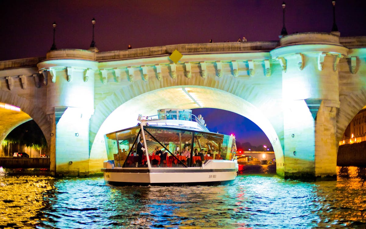 bateaux mouches dinner cruise paris