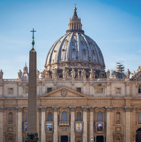 Which is the best entrance to enter St. Peter’s Basilica? Find out in this guide.