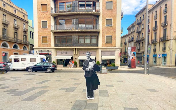 Cutout of Salvador Dalí in a Girona square, part of the Girona & Figueres day trip from Barcelona.