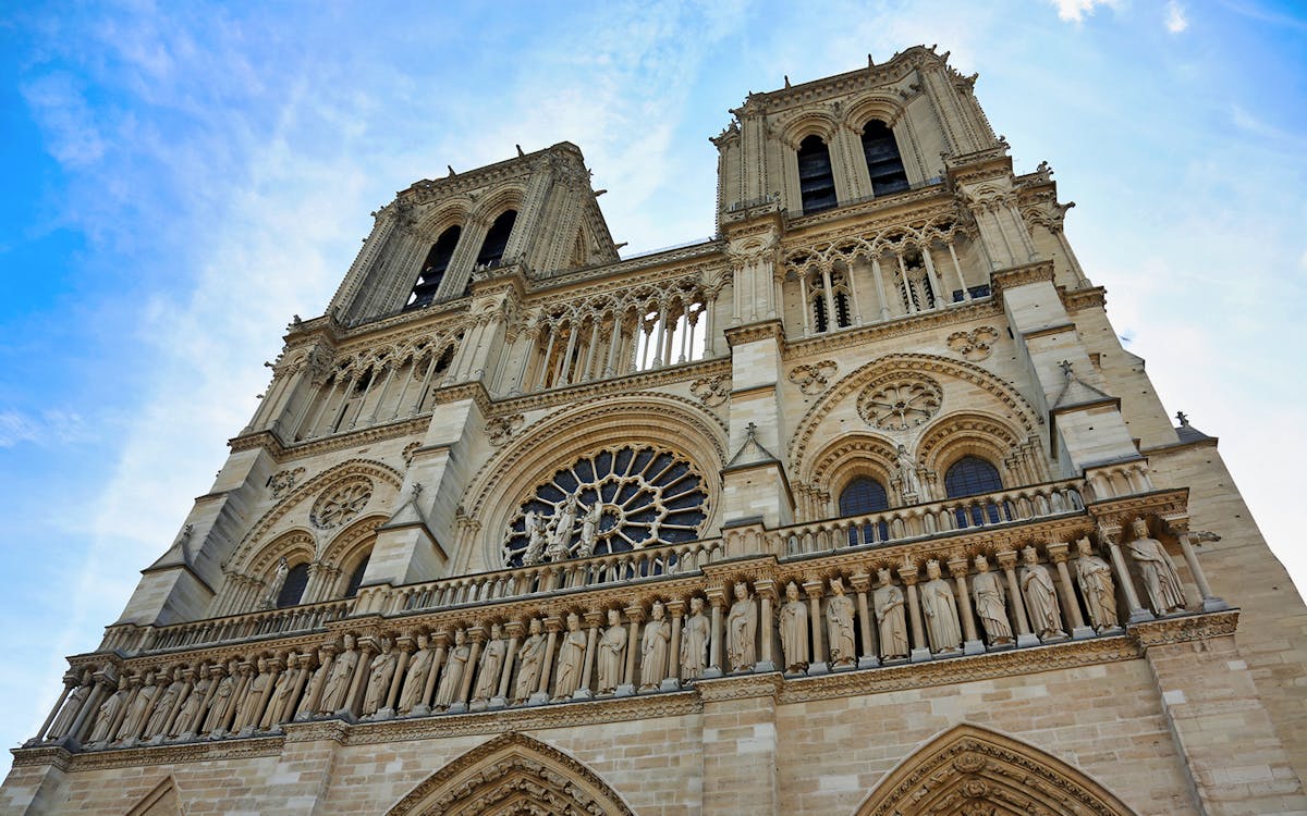 notre dame tour with towers and île de la cité-3 notre dame tour with towers and île de la cité-3