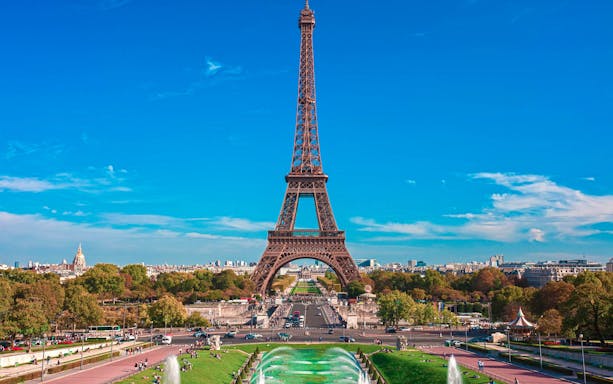 Eiffel Tower view from Trocadéro Gardens, Paris, part of combo tour with Disneyland® Paris tickets.