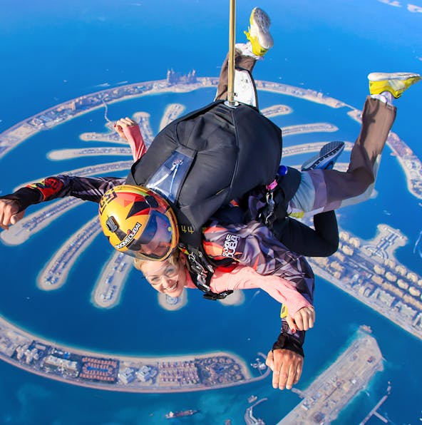 The Ultimate Guide to Skydiving in Dubai – Discounted Tickets, Insider Tips & More