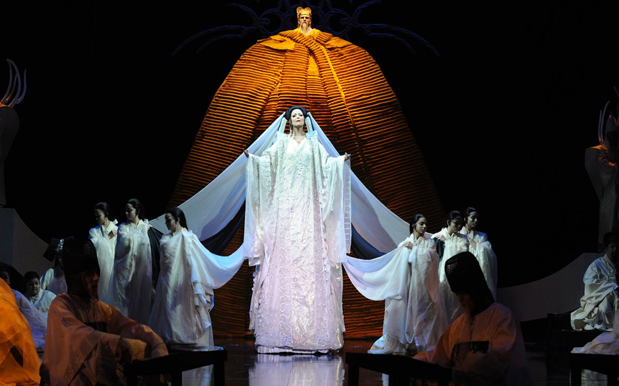 Opera scene from Turandot with performers in elaborate costumes on stage.