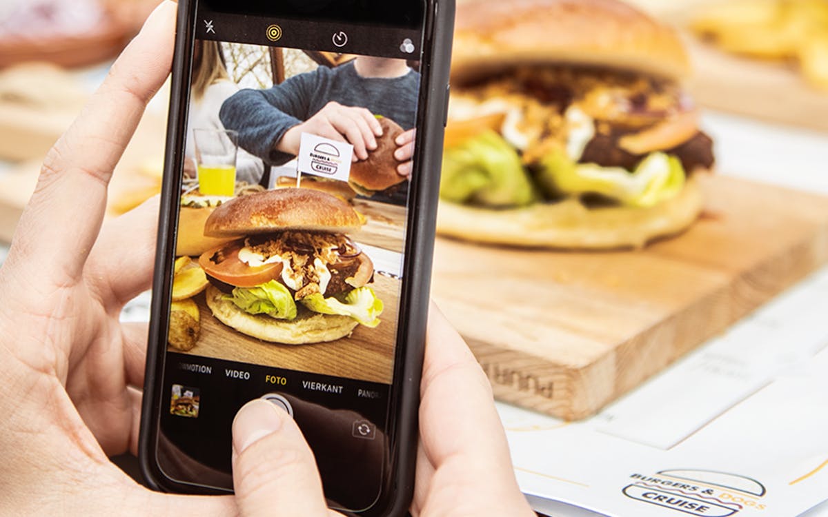 cruzeiro noturno nos canais com burgers, hot dogs e bebidas-1 cruzeiro noturno nos canais com burgers, hot dogs e bebidas-1
