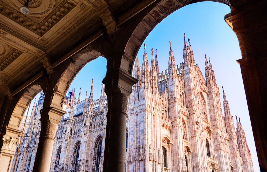 Milan Duomo Cathedral facade with tourists on Best of Milan Duomo Cathedral & Da Vinci's 'Last Supper' Tour.