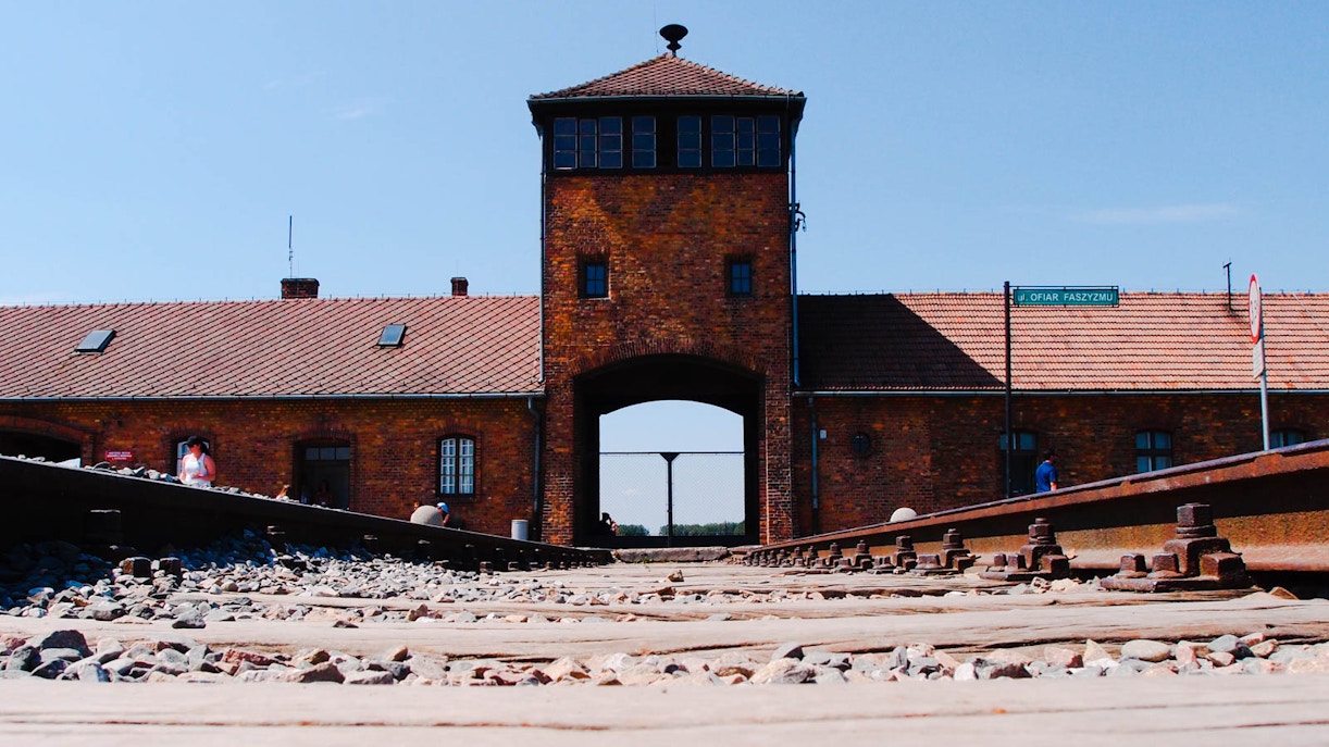 Auschwitz tips