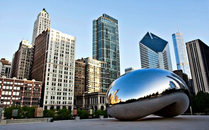 Cloud Gate sculpture in Chicago's Millennium Park with city skyline.