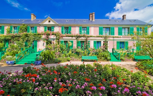 Giverny Monet’s house with vibrant gardens, part of a full day tour from Paris.