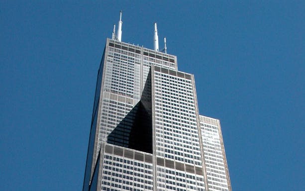 Willis Tower in Chicago against a clear blue sky.