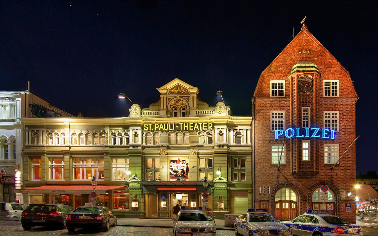 St. Pauli Theater and police station at night, Reeperbahn, Hamburg.