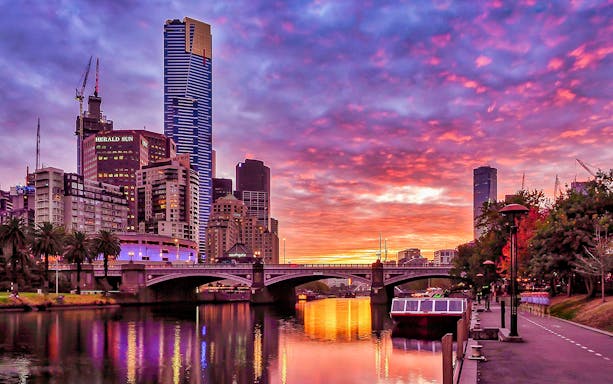 Melbourne skyline at sunset with Eureka Tower and Yarra River.