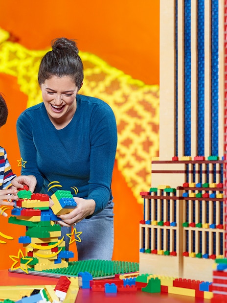 Children building with LEGO bricks at LEGOLAND® Discovery Centre Berlin.