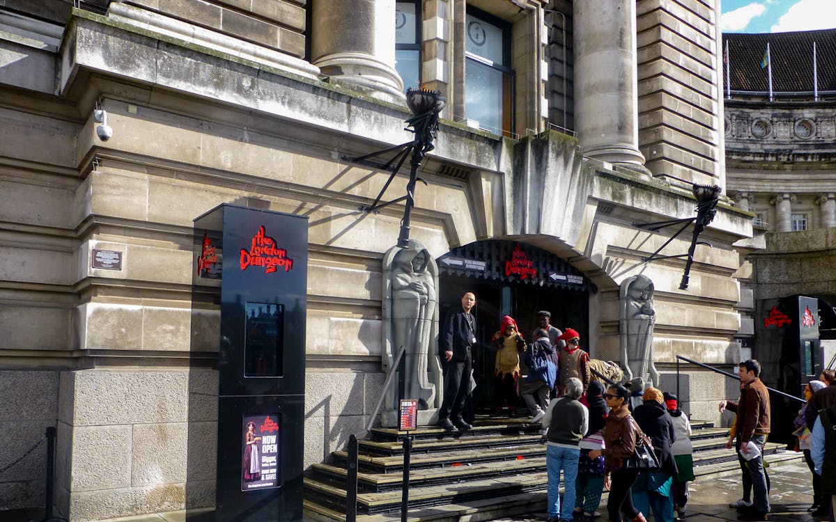 golden tours: 24hrs london hop-on-hop-off & london dungeon tickets-2 golden tours: 24hrs london hop-on-hop-off & london dungeon tickets-2