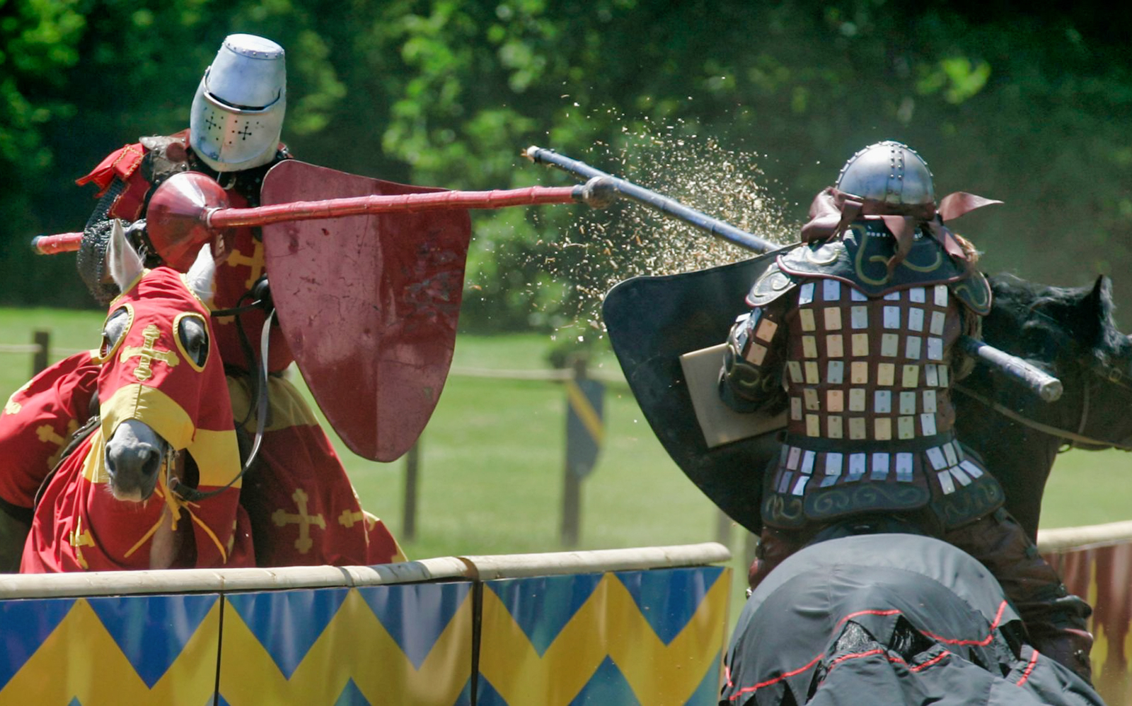 Jousting knights at Warwick Castle during the Oxford & Cotswolds Day Tour.